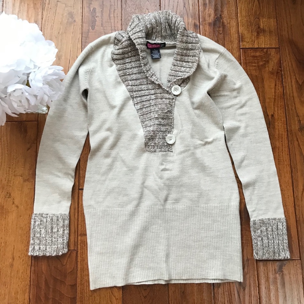 V neck sweater large